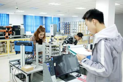 企业订单班 一不愁就业、二不愁高薪、三不愁晋升，电子产品技术开发人才直通车